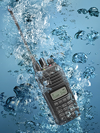 khả năng chống ẩm khi chọn máy bộ đàm đi phượt
