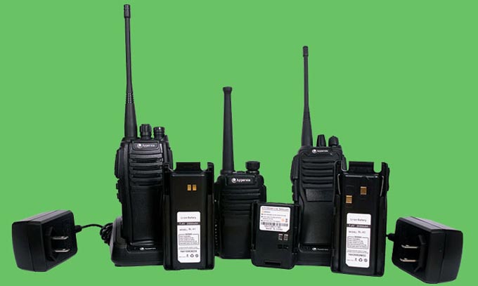 kích thước bộ đàm khi chọn máy bộ đàm đi phượt