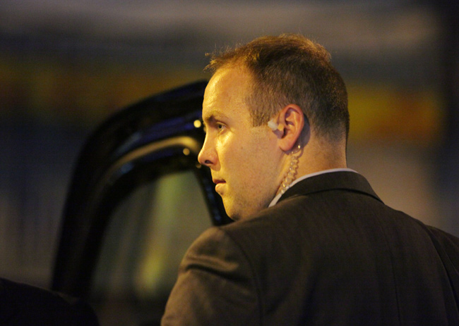 nên sử dụng tai nghe máy bộ đàm