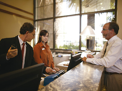 Máy bộ đàm trong khu nghỉ dưỡng, khách sạn, nhà nghỉ