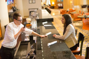 Máy bộ đàm dùng cho khu nghỉ dưỡng, khách sạn, nhà nghỉ