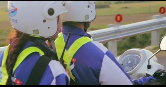 sử dụng máy bộ đàm đi phượt an toàn