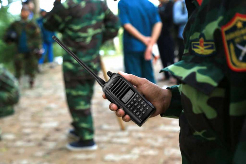 nên sử dụng máy bộ đàm thay thế điện thoại di động