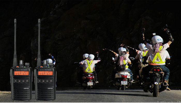 sử dụng bộ đàm khi đi phượt